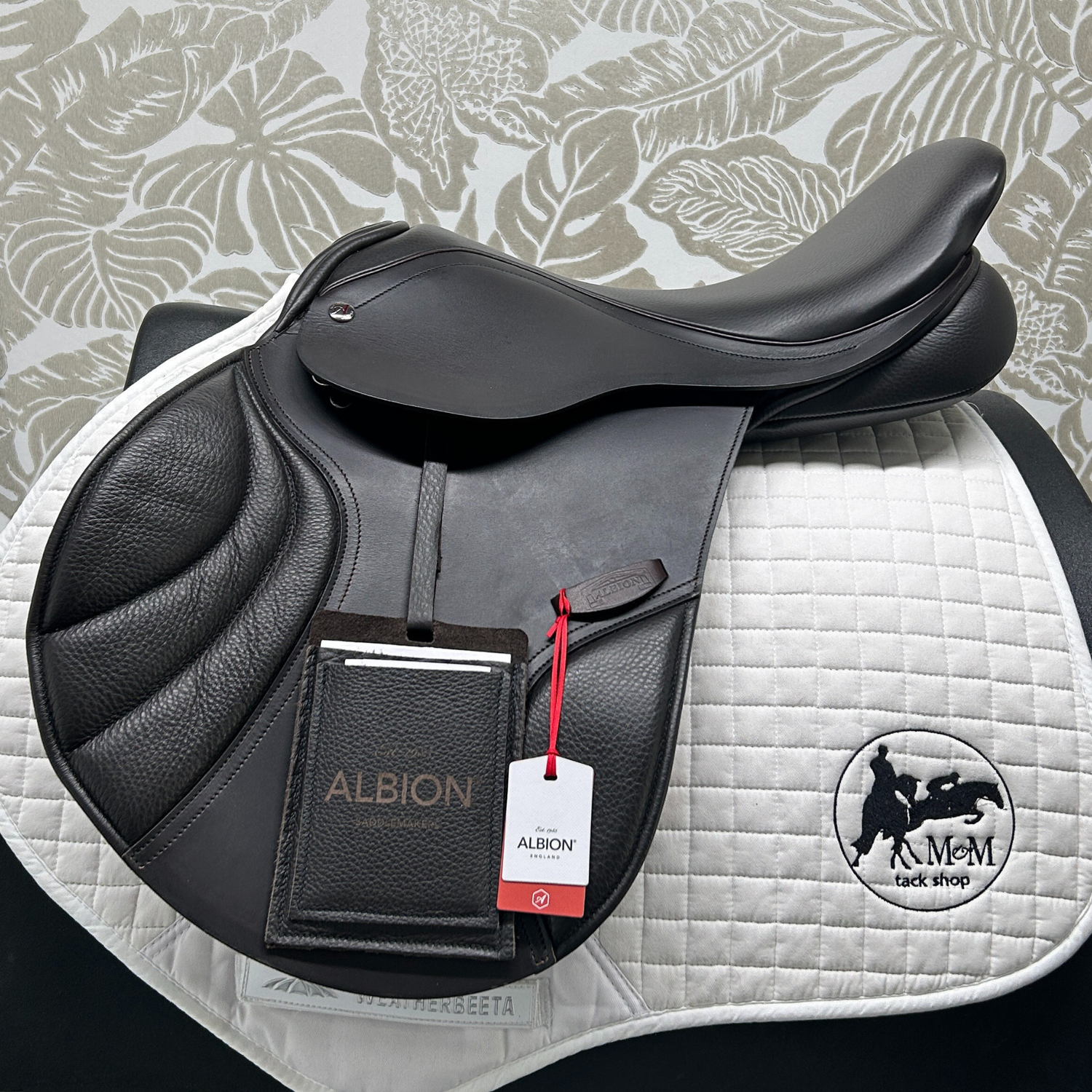 DEMO Albion K2 Jump Saddle  17.5 Med/Wide