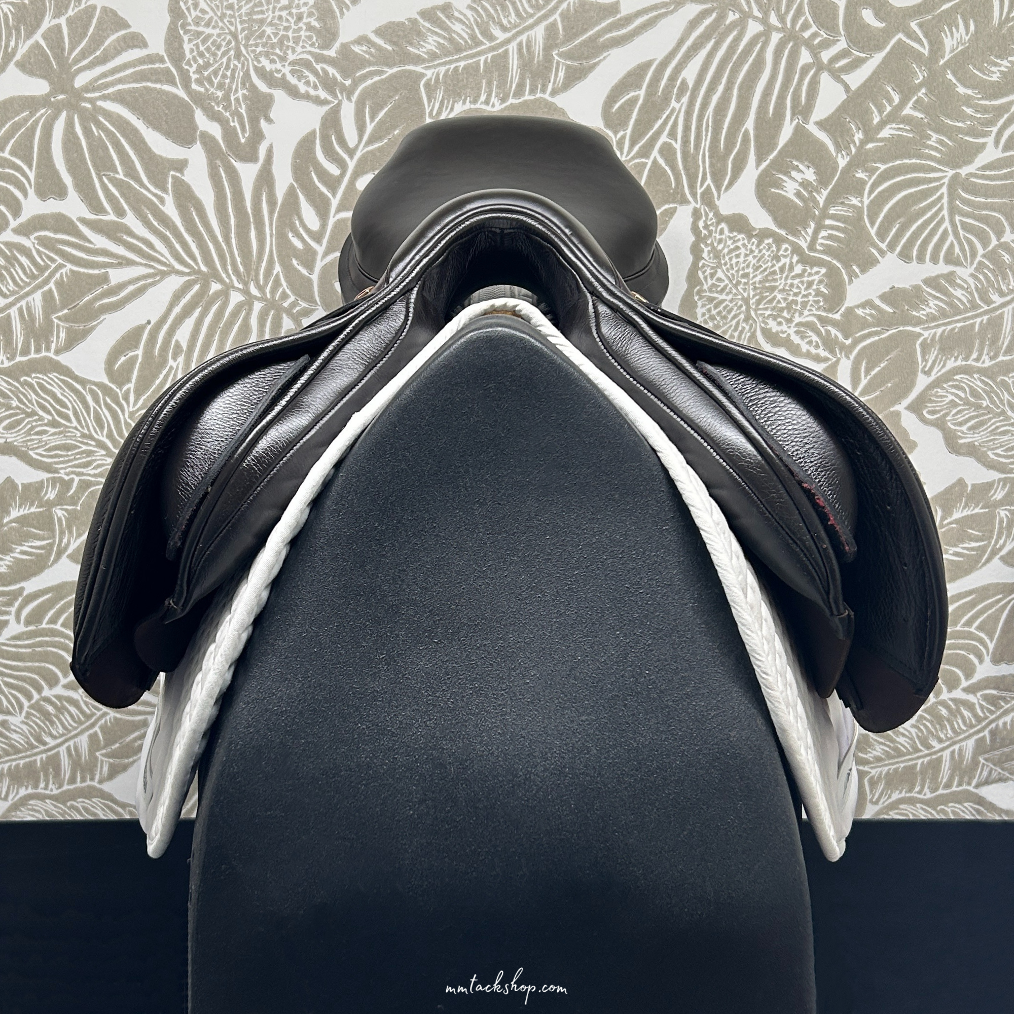 DEMO 17.5" Albion Kontrol Deep, Forward Flap Jump Saddle, Medium/Wide