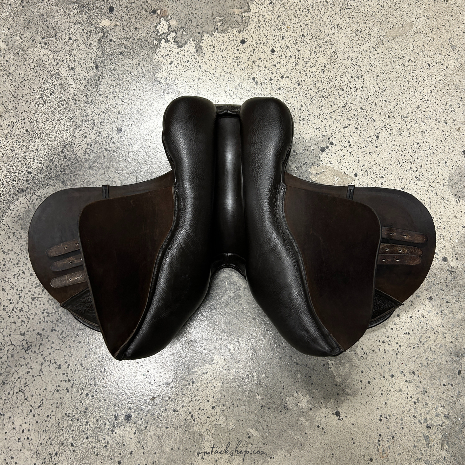 DEMO 17.5" Albion Kontrol Deep, Forward Flap Jump Saddle, Medium/Wide