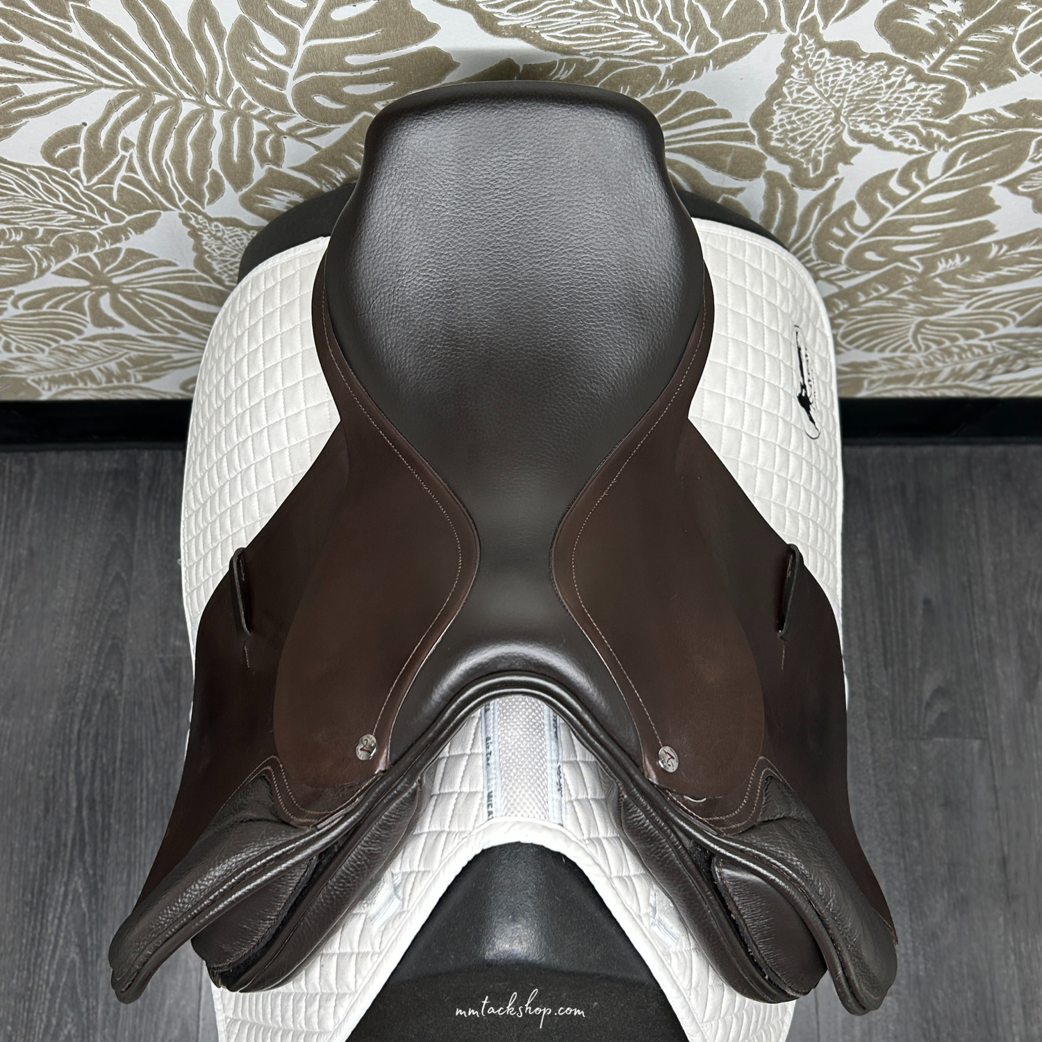 DEMO 17.5" Albion Kontrol Flat Forward Jump Saddle, Wide