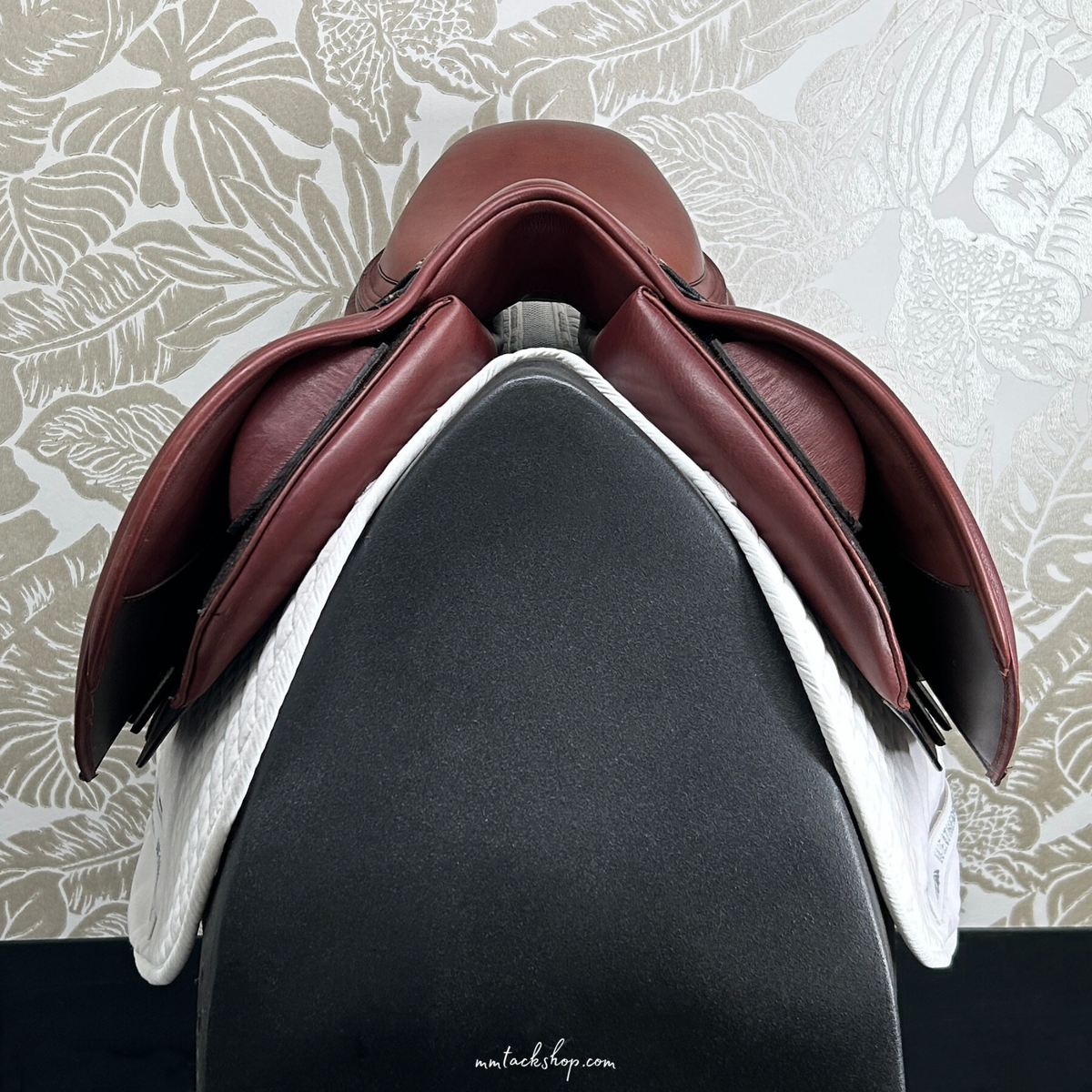 DEMO 17" HDR Laureate IGP Close Contact Saddle
