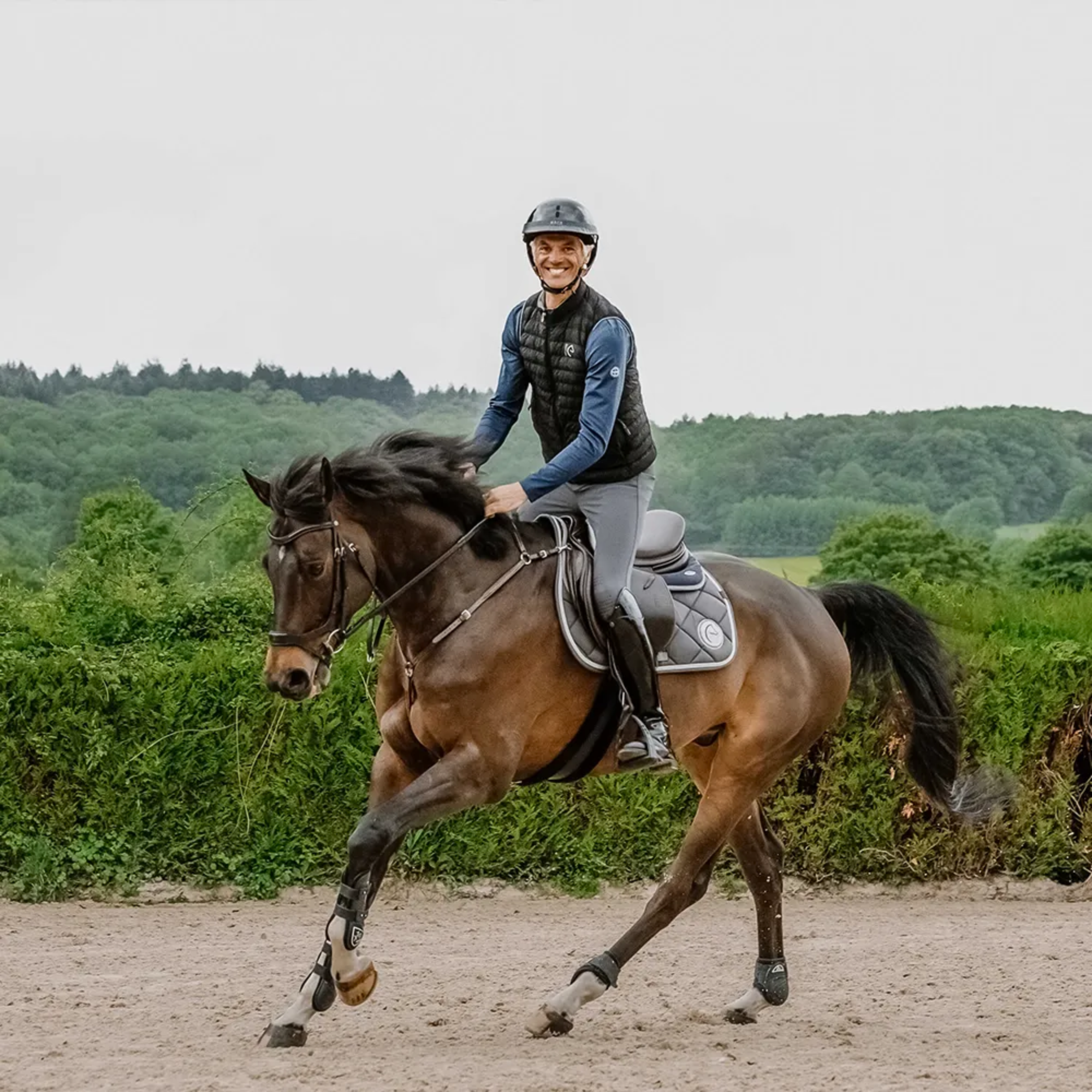 Equitheme Charlie Heated Vest, Black