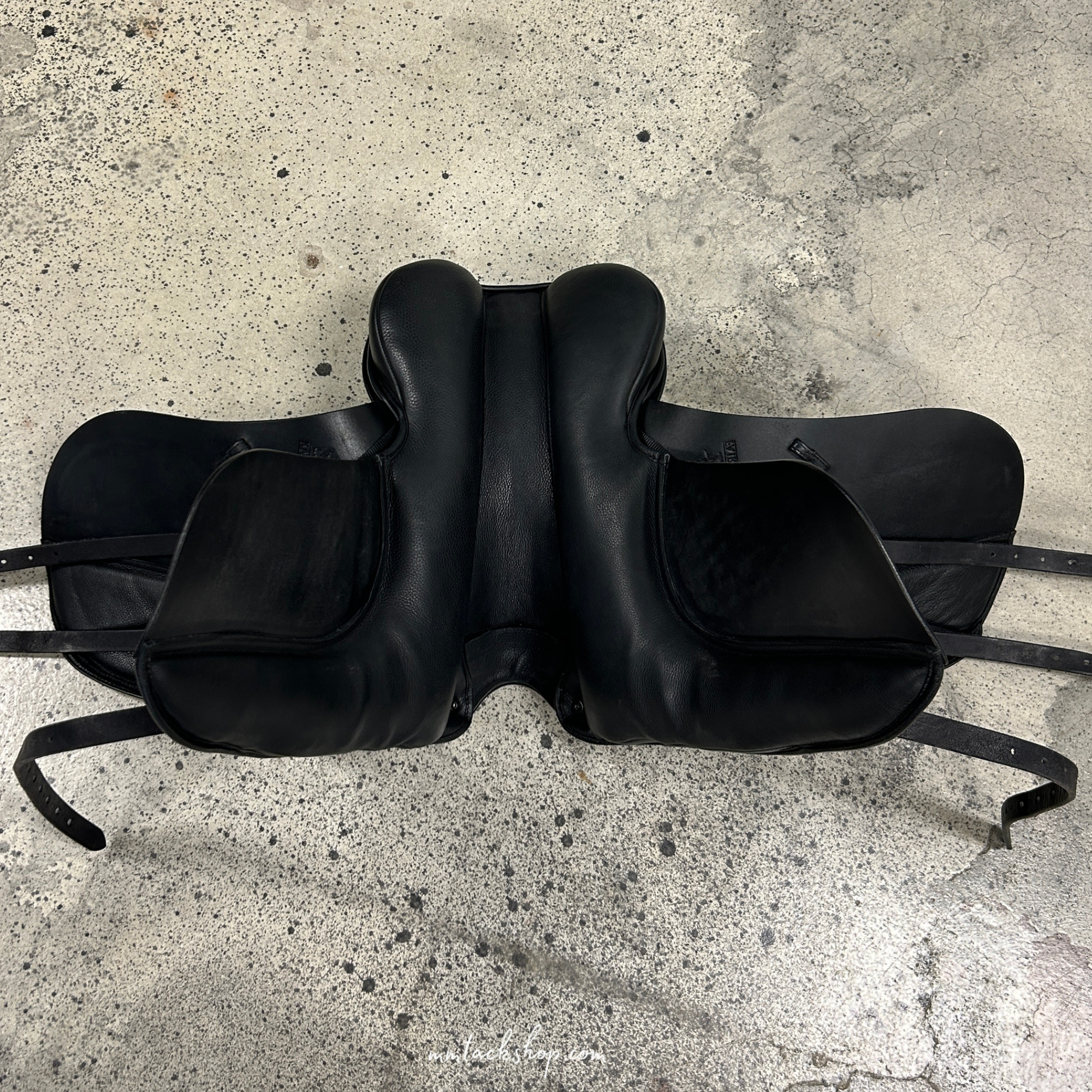 Fairfax Classic Low Wither Dressage Saddle, 18"