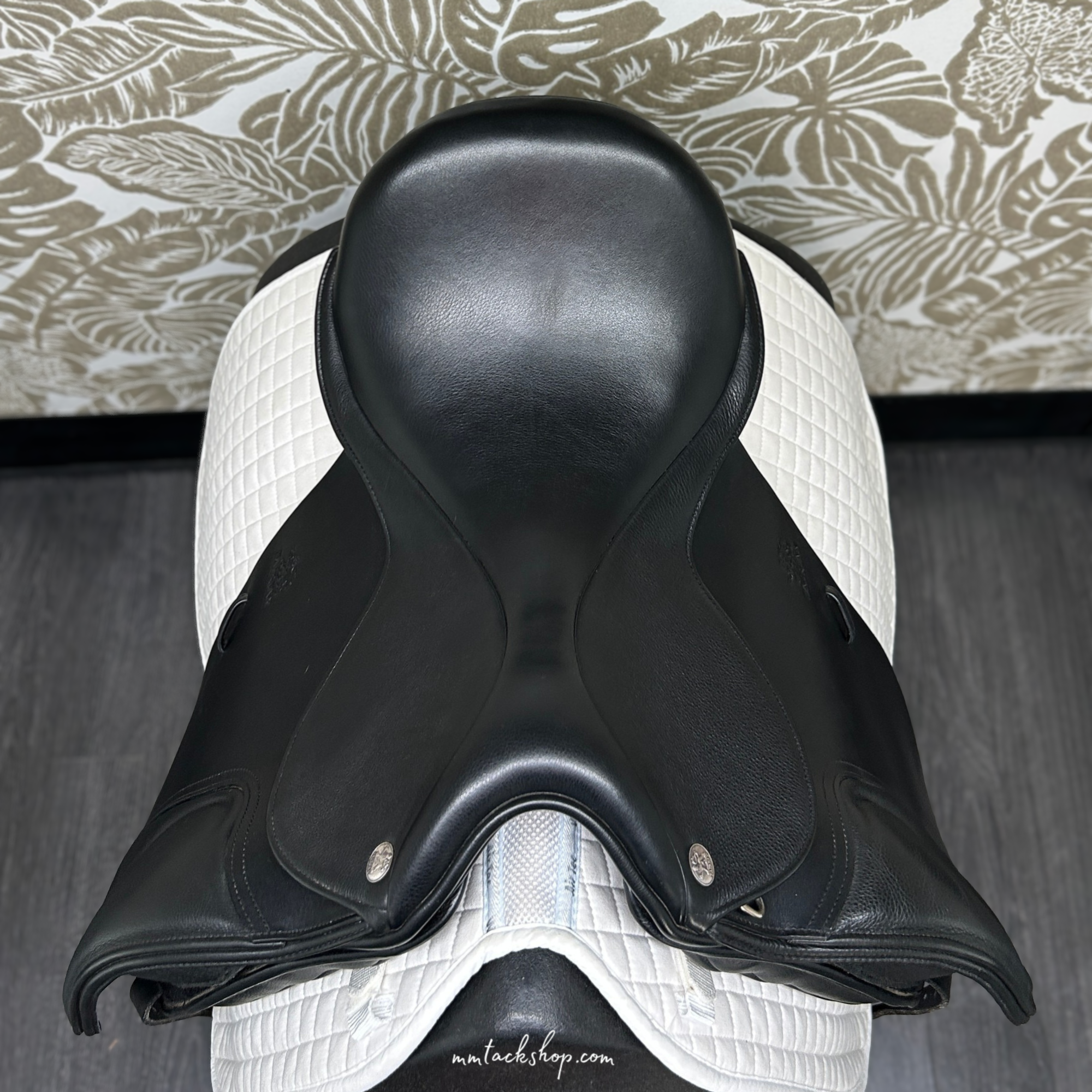 Fairfax Classic Low Wither Dressage Saddle, 18"