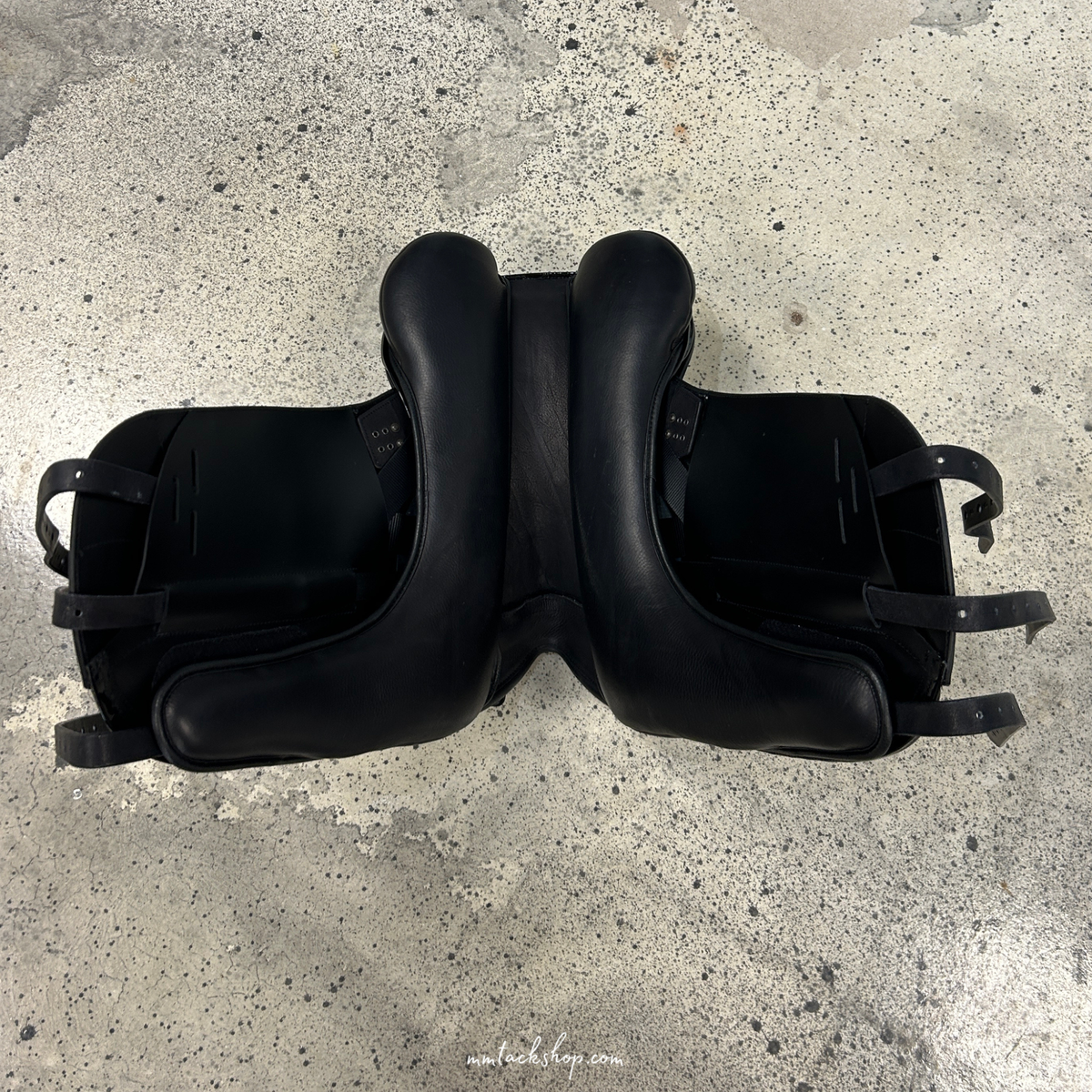 Fairfax World Class II Dressage Saddle, Full Panel 17.5"