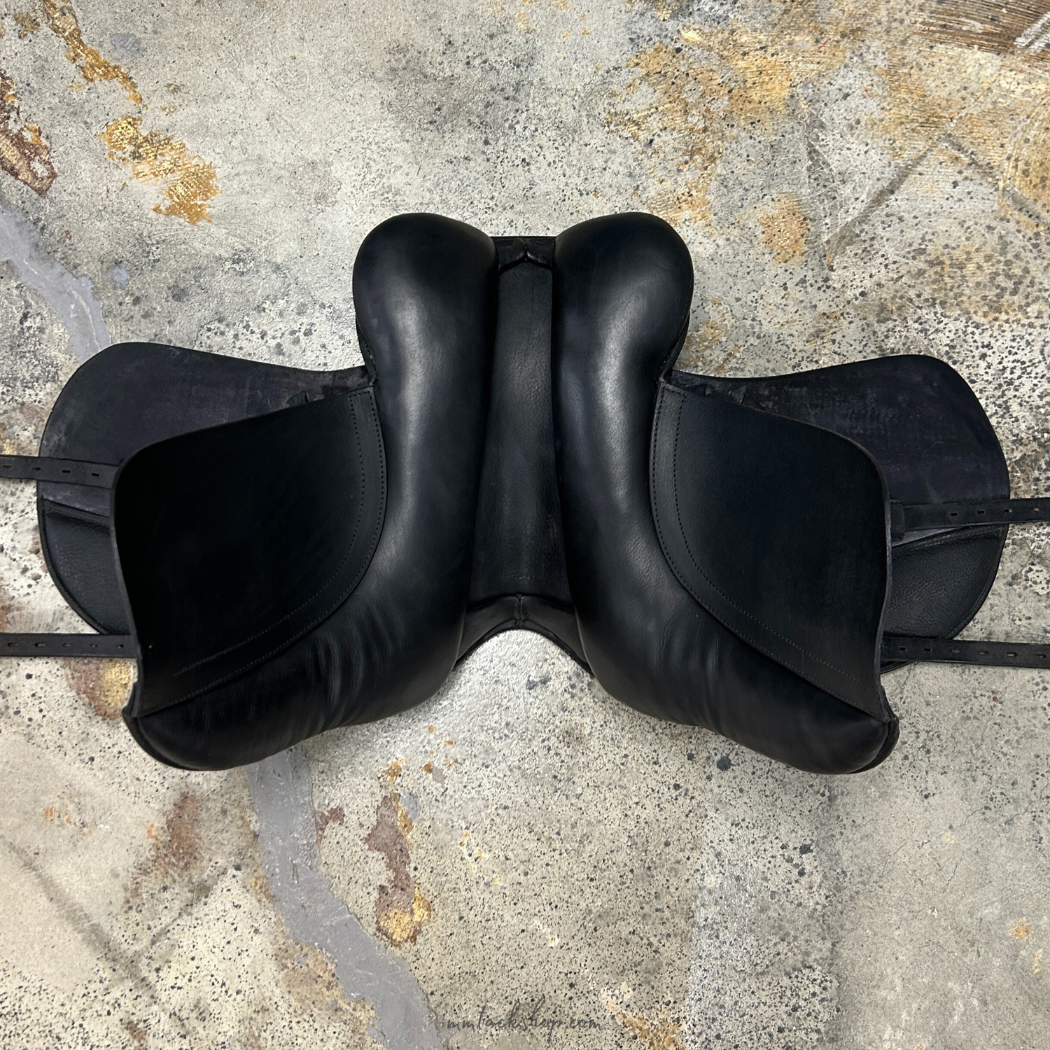 Used 17&quot; Black Country Eloquence Dressage Saddle