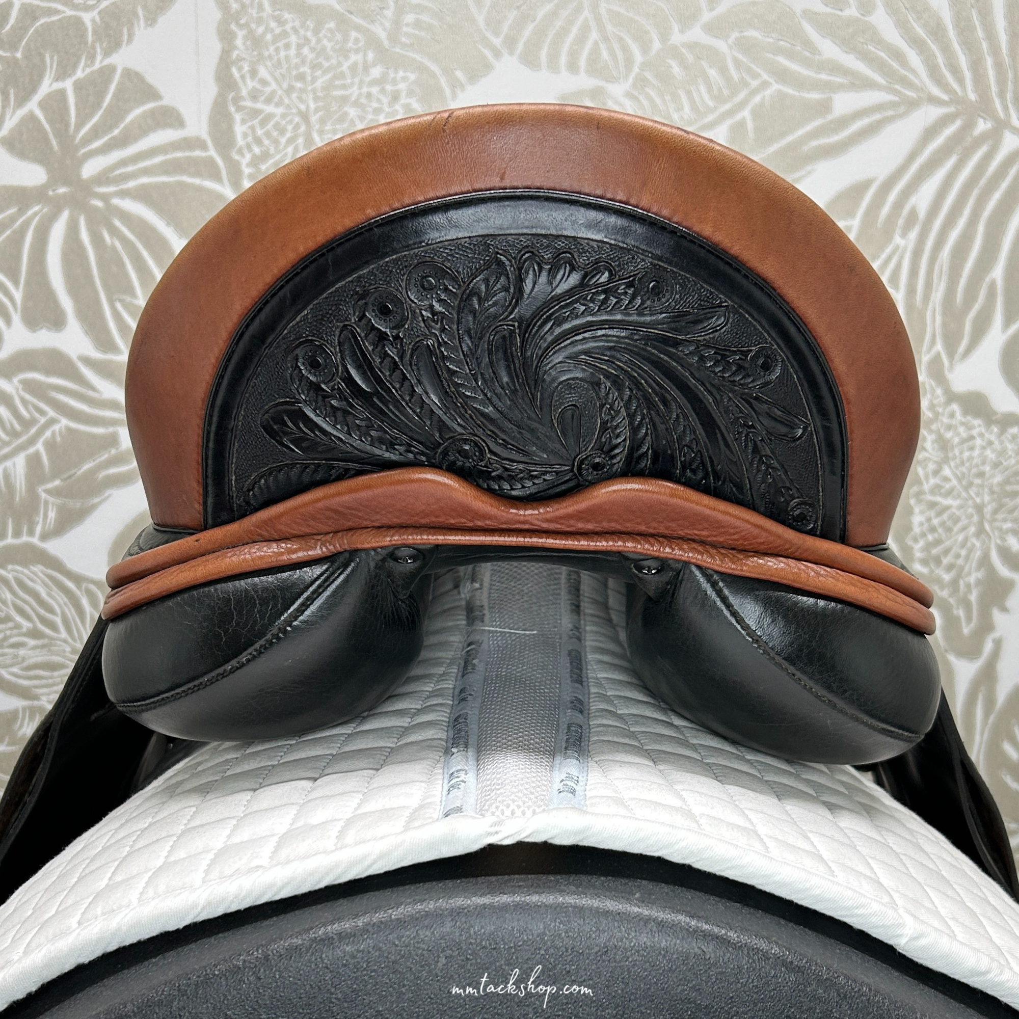 Used 17.5&quot; Schlesse Tribute Monoflap Dressage Saddle