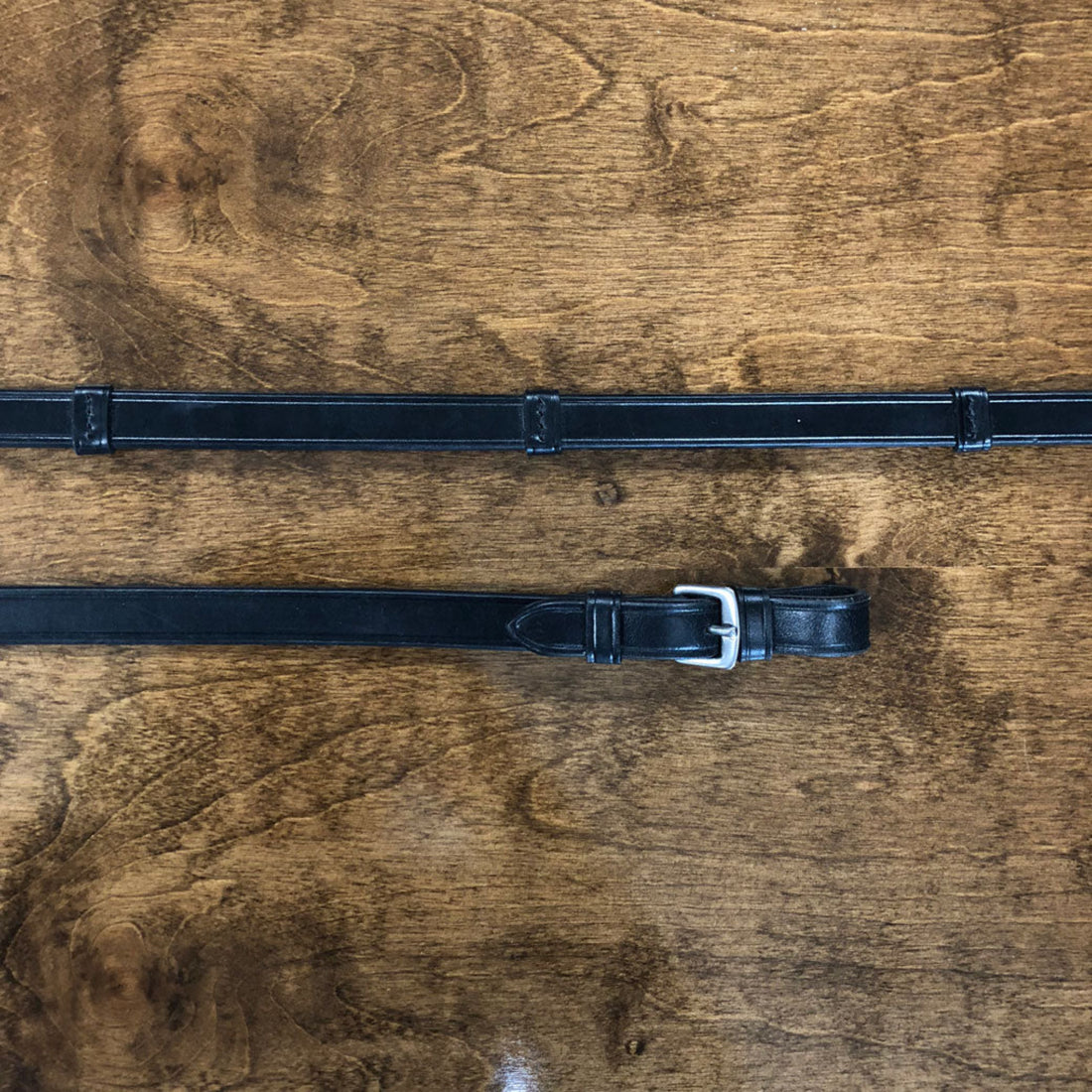 Closeup of the KL Select Red Barn Dressage Reins 3/4&quot; with buckle ends.