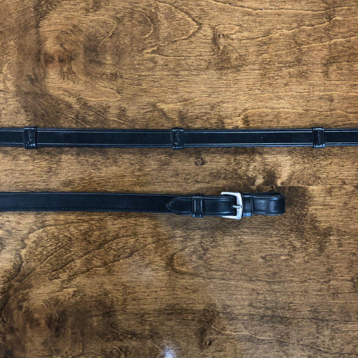 Closeup of the KL Select Red Barn Dressage Reins 3/4" with buckle ends.