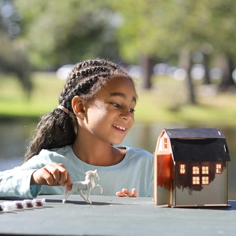 Breyer Stablemates Horse &amp; Barn Paint and Play