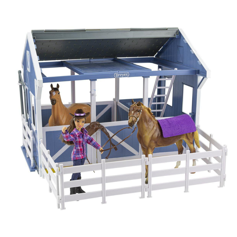 Breyer Deluxe Country Stable with Horse & Wash Stall